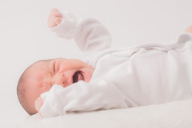 赤ちゃん ミルク飲まない 少ない 泣く 生後2ヶ月 3ヶ月 4ヶ月 5ヶ月 6ヶ月 7ヶ月 8ヶ月 9ヶ月 