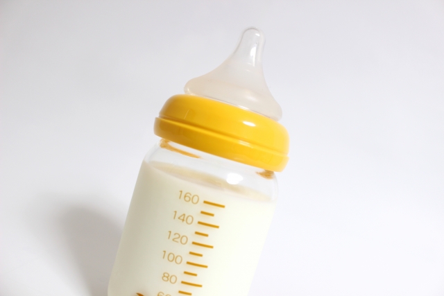 液体ミルク 使い方 赤ちゃん 常温 種類 備蓄 災害時 外出 アイクレオ 注意点